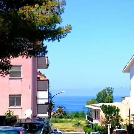 Locazione Turistica Luce Lägenhet *